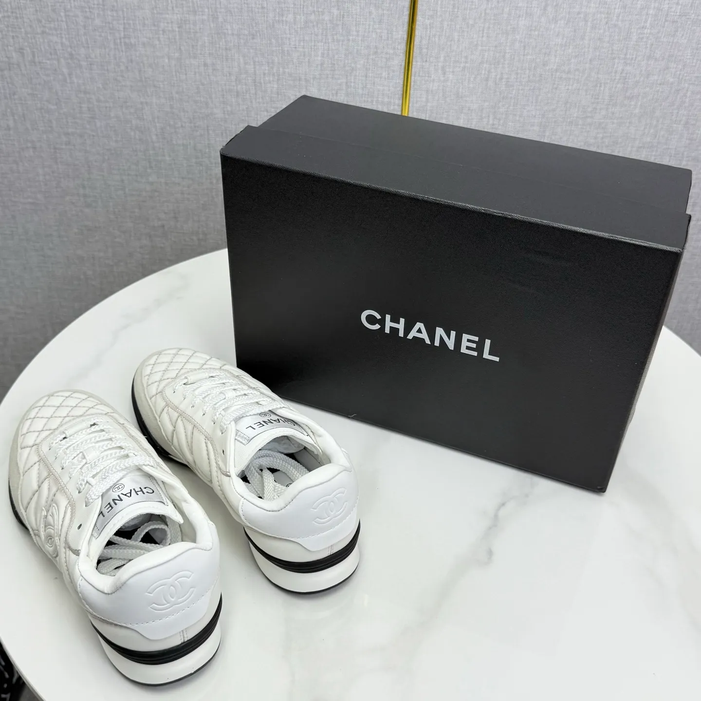 👟👟Ex-factory price 600👟👟Chanel Panda Shoes! 2025 counter's top casual sports shoes. This classic design; the upper is electro-embroidered with a variety of techniques; the outsole is fashionable and sporty; the unusual inclusion of a variety of color matching elements... The diversified mix and match is very good-looking and versatile, and can be used for leisure, fashion, sports, and outdoor... ꫛꫀꪝ Go➫ Materials: ❶Upper made of: original imported first-layer silk cowhide + original waterproof cloth + original first-layer cowhide ❷Inner lining: Original Yangli+wang ❸ Outsole based on: Original TPU combination outsole Counter boutique packaging complete set for women 35–41